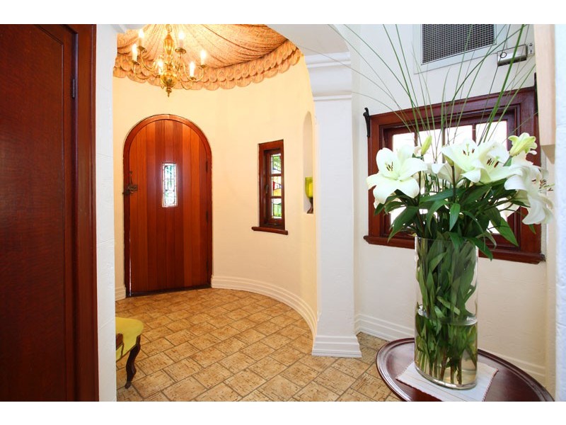 10 Welwyn Crescent, Coorparoo QLD 4151