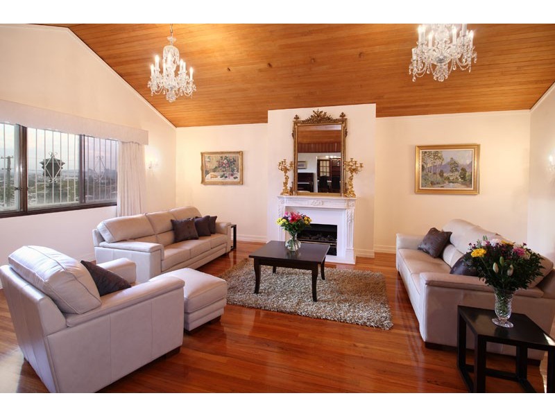 10 Welwyn Crescent, Coorparoo QLD 4151