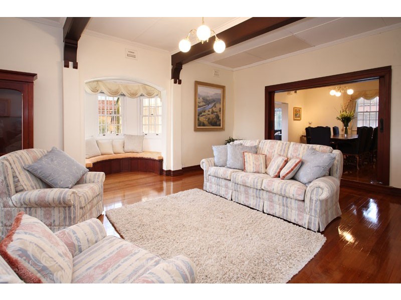 10 Welwyn Crescent, Coorparoo QLD 4151