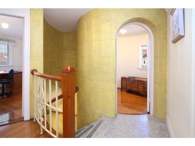 10 Welwyn Crescent, Coorparoo QLD 4151