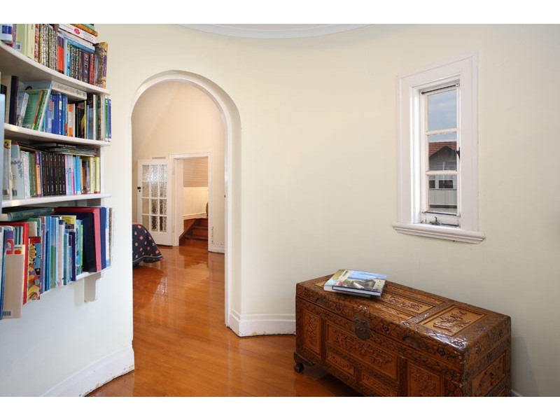 10 Welwyn Crescent, Coorparoo QLD 4151