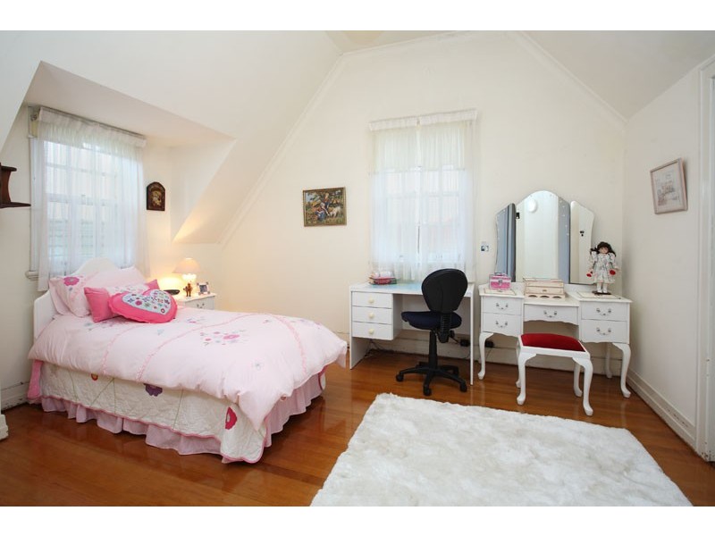 10 Welwyn Crescent, Coorparoo QLD 4151