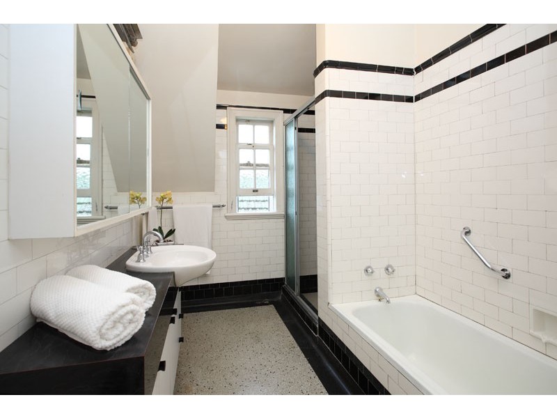 10 Welwyn Crescent, Coorparoo QLD 4151