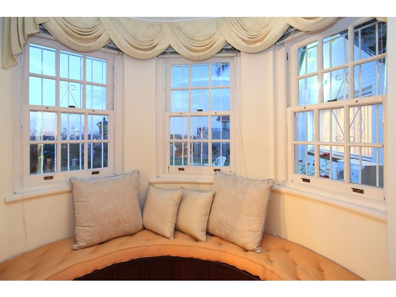 10 Welwyn Crescent, Coorparoo QLD 4151