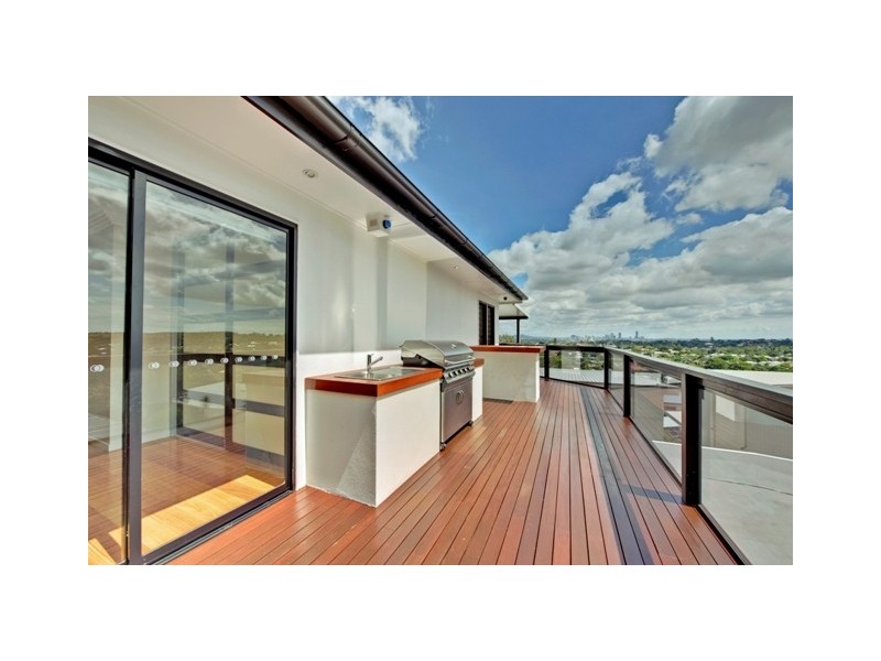 23 Castle Hill Street, Holland Park West QLD 4121