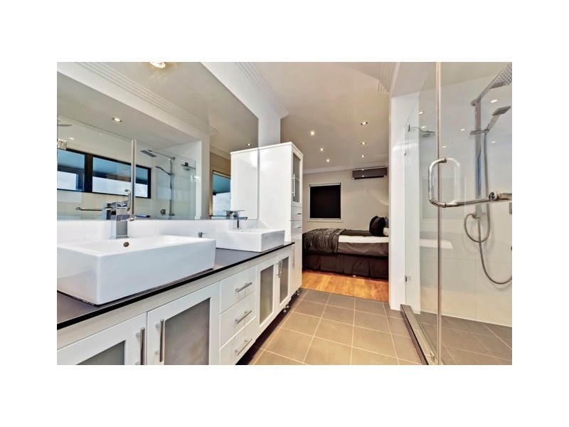 23 Castle Hill Street, Holland Park West QLD 4121