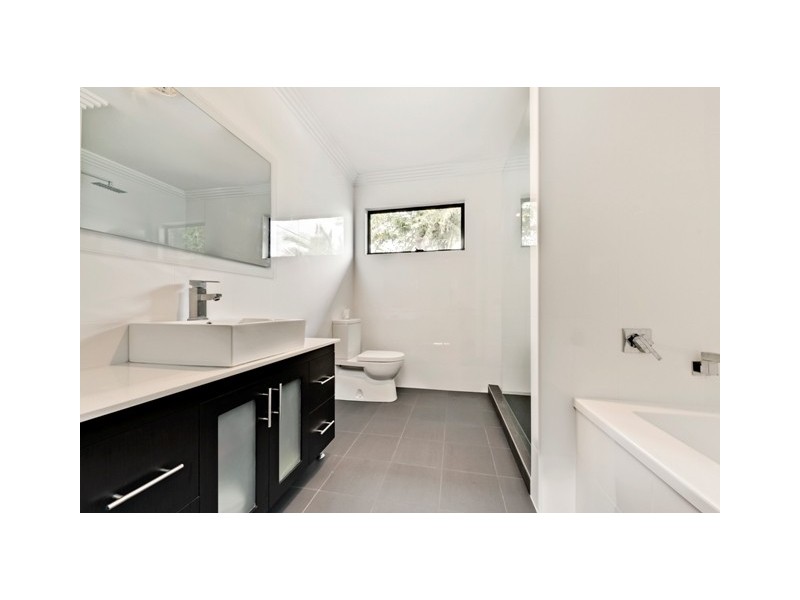 23 Castle Hill Street, Holland Park West QLD 4121