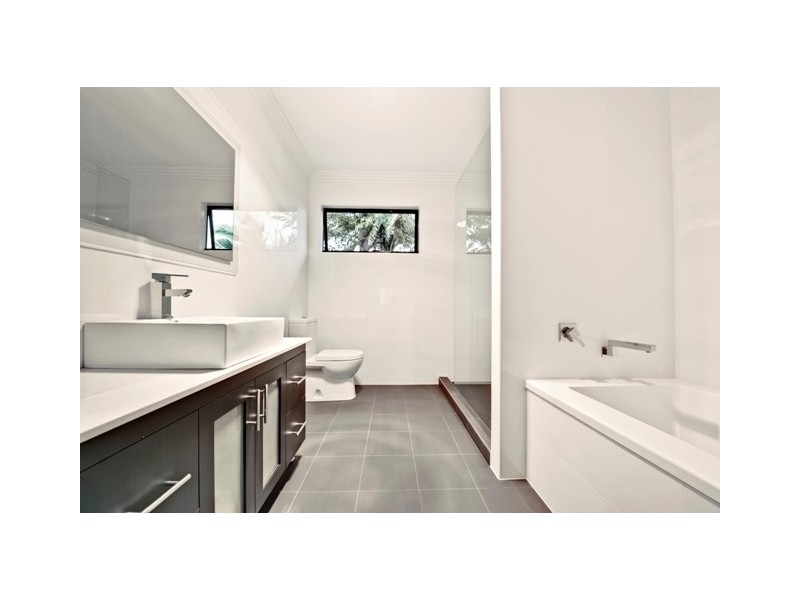 23 Castle Hill Street, Holland Park West QLD 4121