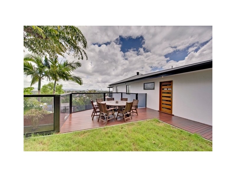 23 Castle Hill Street, Holland Park West QLD 4121