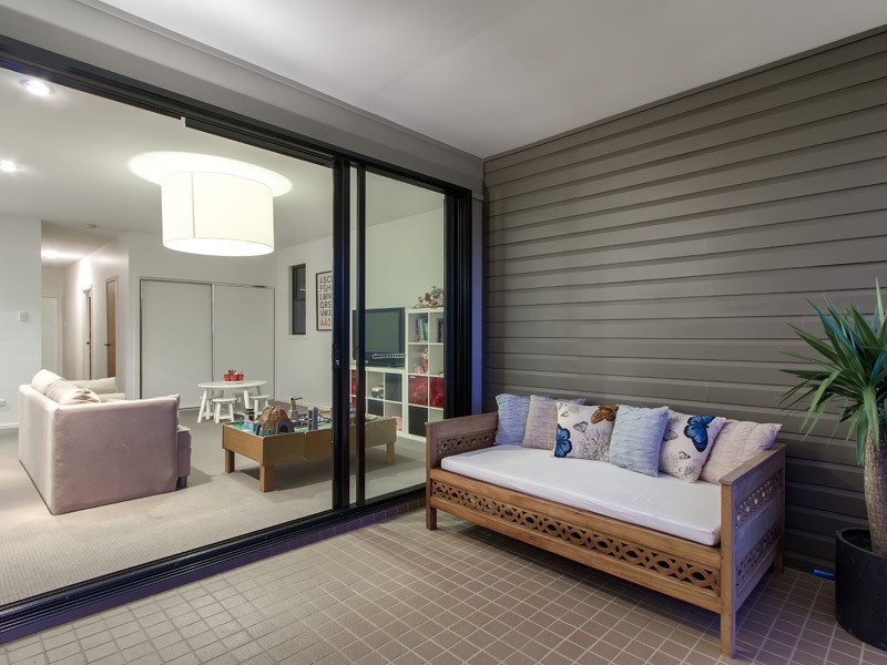 18 Shaftesbury Street, Tarragindi QLD 4121