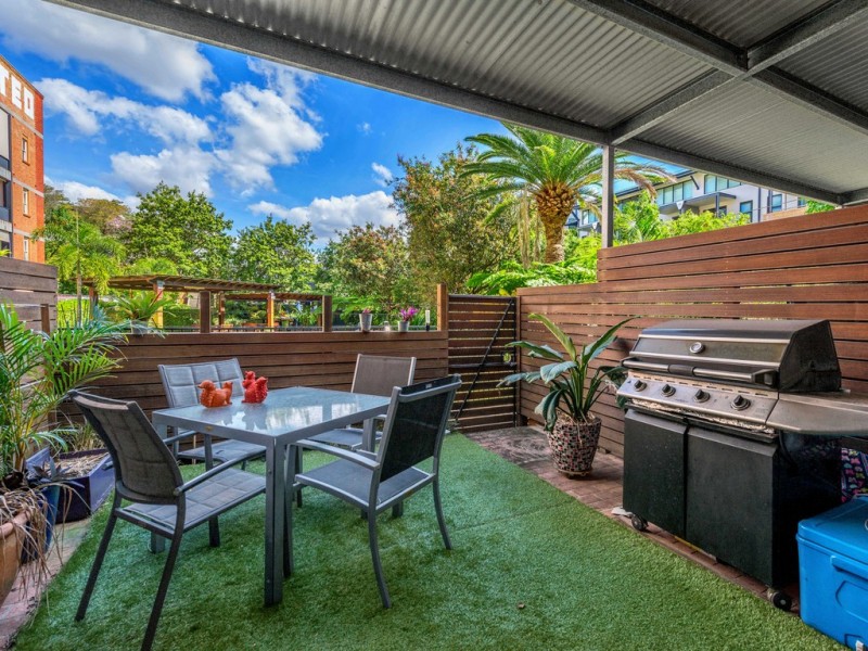 125/54 Vernon Tce, Teneriffe QLD 4005