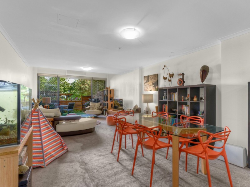 125/54 Vernon Tce, Teneriffe QLD 4005