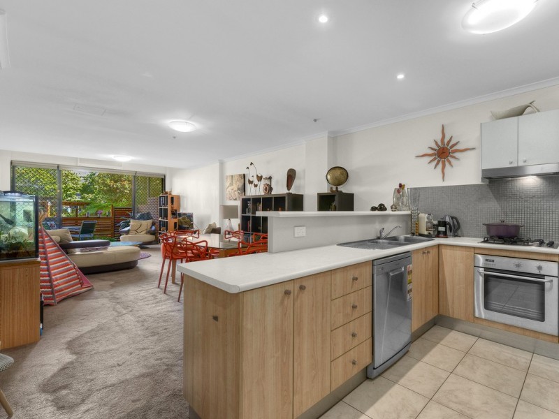 125/54 Vernon Tce, Teneriffe QLD 4005