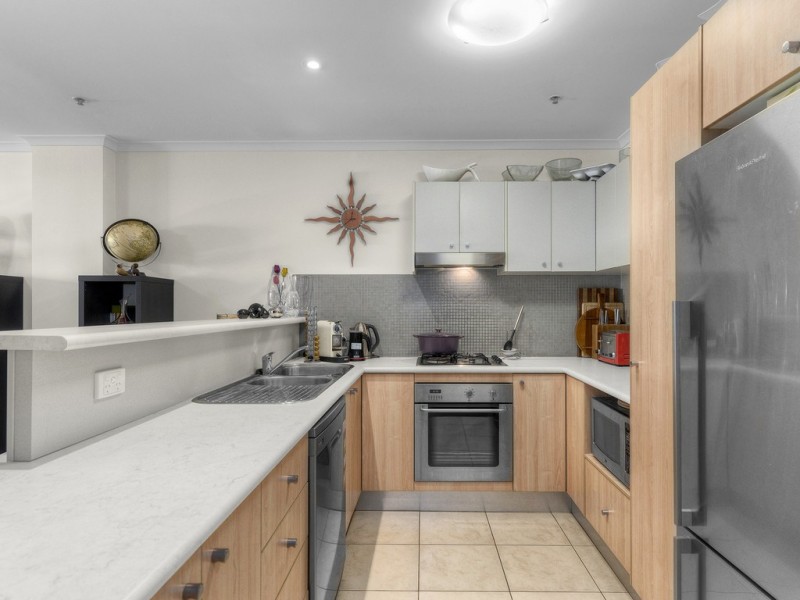 125/54 Vernon Tce, Teneriffe QLD 4005