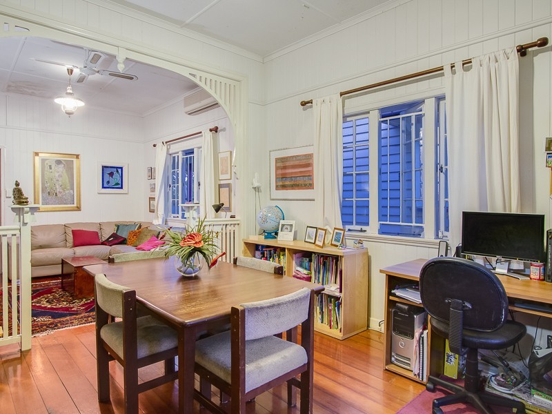 77 Victoria Terrace, Greenslopes QLD 4120