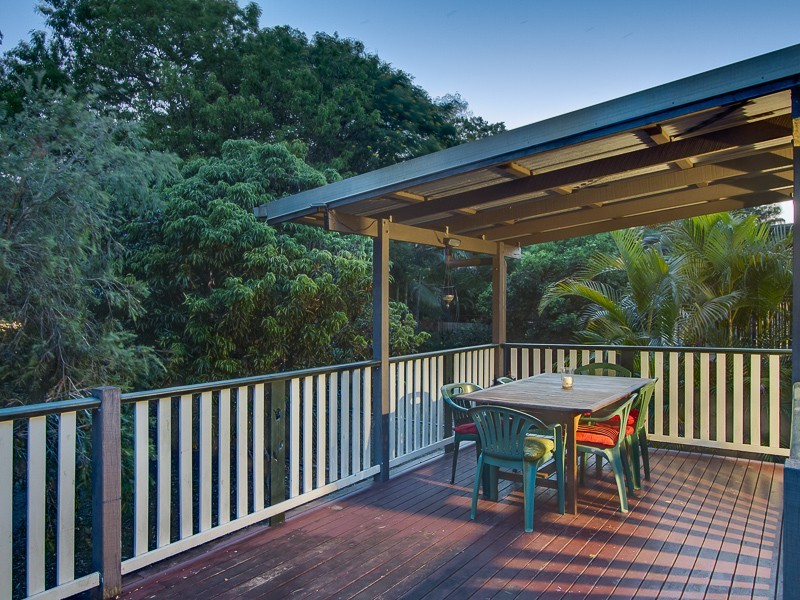 77 Victoria Terrace, Greenslopes QLD 4120