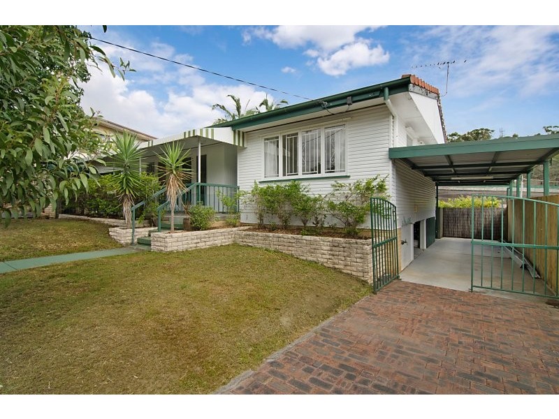 11 Waitara Street, Chermside West QLD 4032