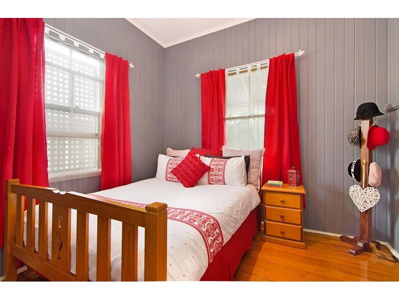 47 Tenth Avenue, Kedron QLD 4031