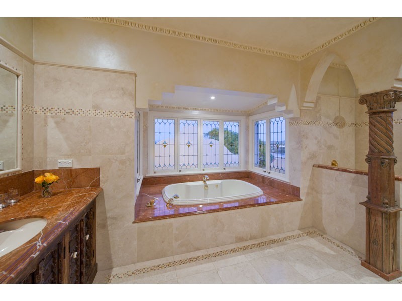 33 Markwell Street, Hamilton QLD 4007