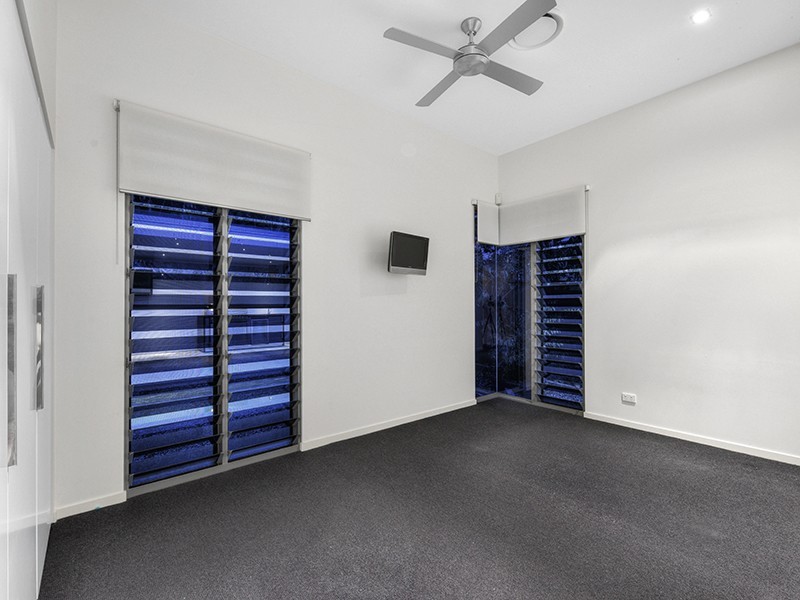 11 Baker Street, Teneriffe QLD 4005