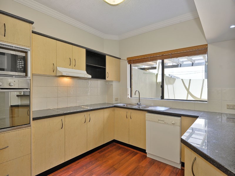 4/159 SYDNEY ST, New Farm QLD 4005