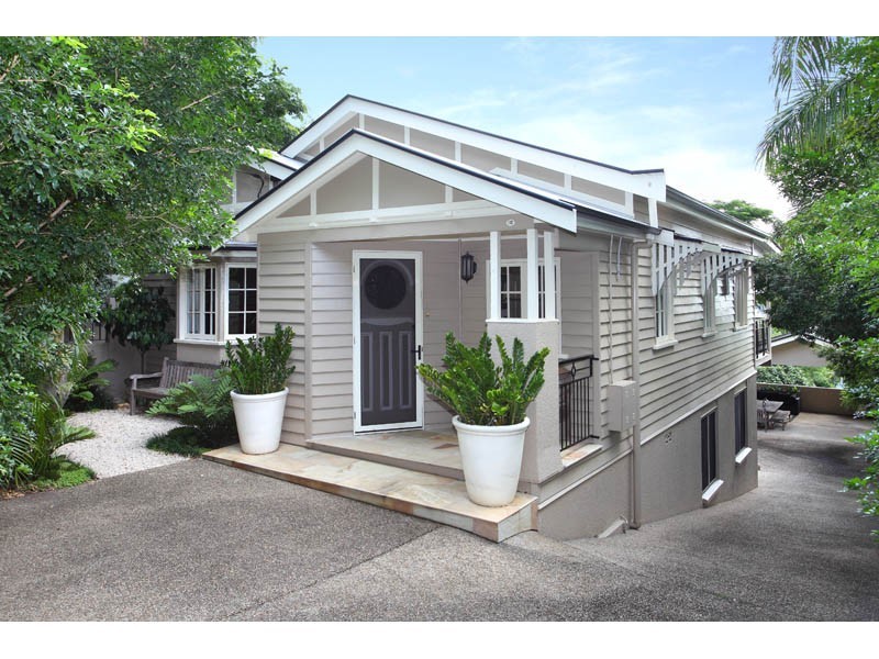 10 MIKADO STREET, Hamilton QLD 4007