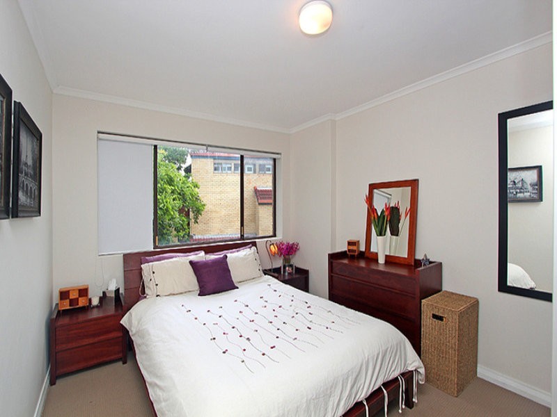 4/17 Llewellyn Street, New Farm QLD 4005