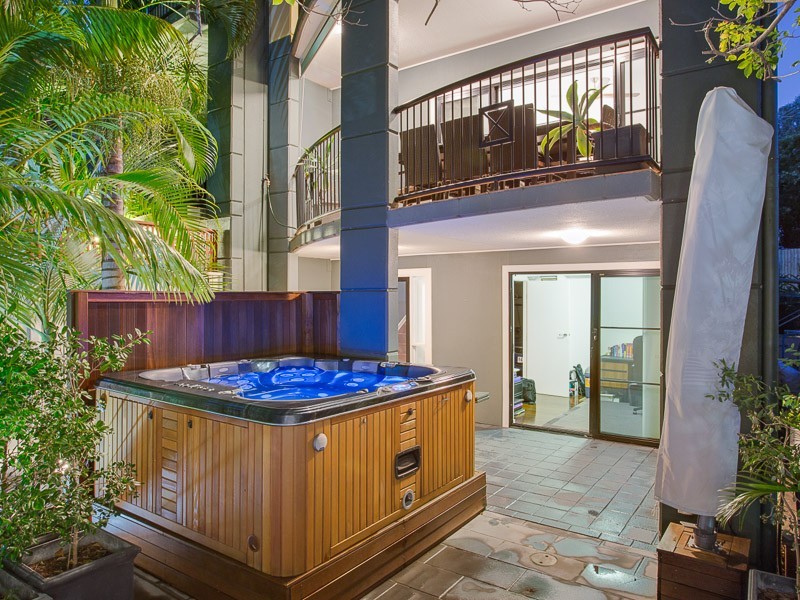 5/32 HAZLEWOOD STREET, New Farm QLD 4005