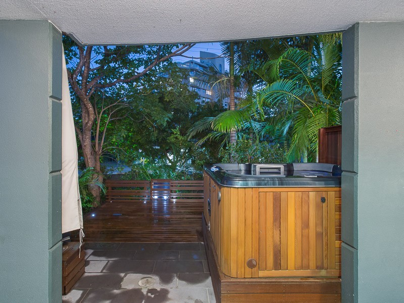 5/32 HAZLEWOOD STREET, New Farm QLD 4005