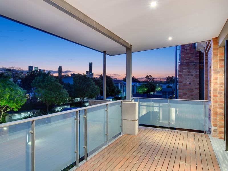 2141/32 Refinery Pde, New Farm QLD 4005