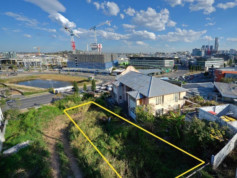 16 Victoria Terrace, Newstead QLD 4006