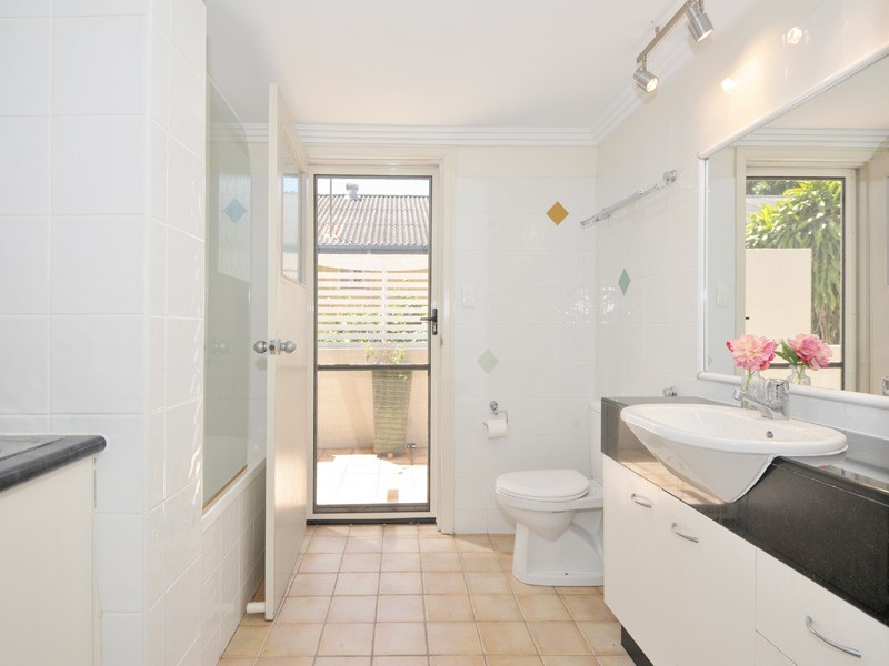 1/74 Oxlade Drive, New Farm QLD 4005