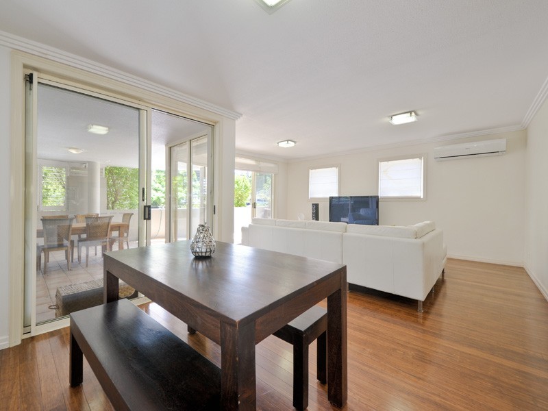 1/74 Oxlade Drive, New Farm QLD 4005