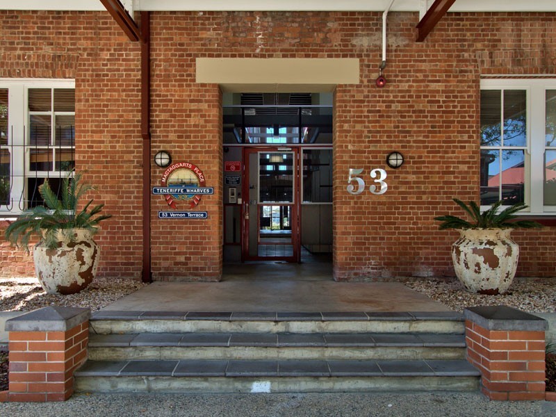 142/53 Vernon Tce, Teneriffe QLD 4005