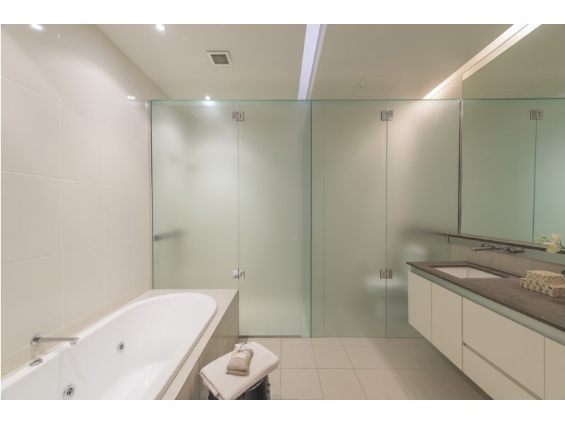 1831/22 Refinery Parade, New Farm QLD 4005