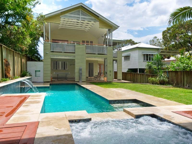 477 Cavendish Rd, Coorparoo QLD 4151