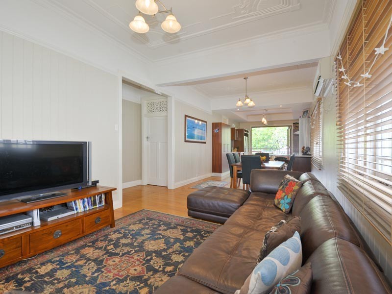 477 Cavendish Rd, Coorparoo QLD 4151