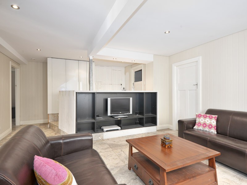 477 Cavendish Rd, Coorparoo QLD 4151