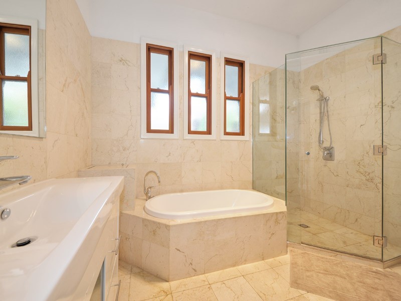 477 Cavendish Rd, Coorparoo QLD 4151