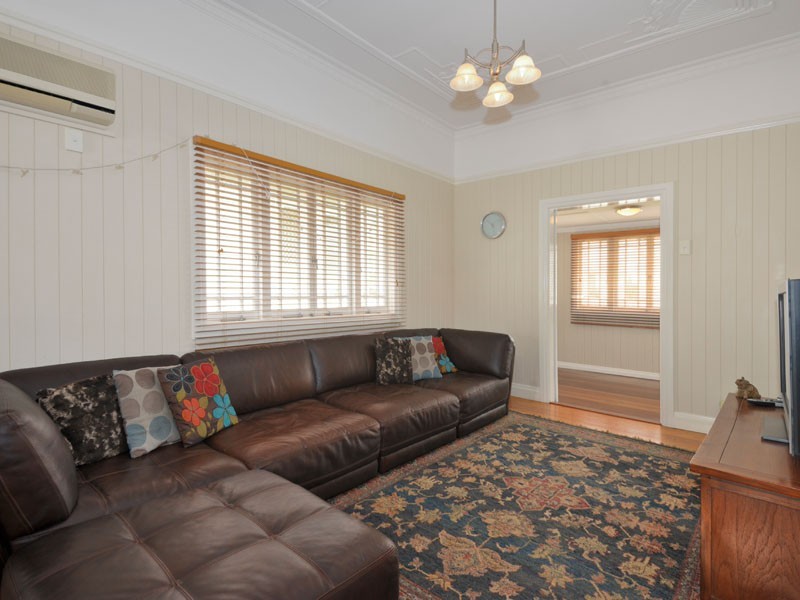 477 Cavendish Rd, Coorparoo QLD 4151