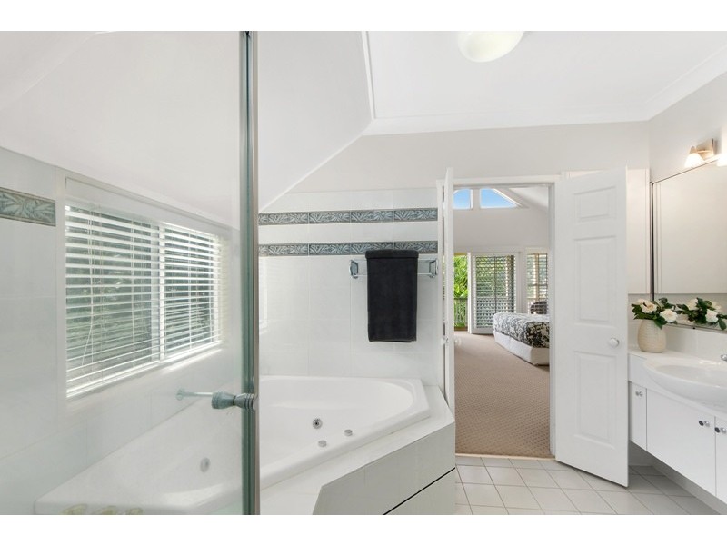 15 Hillside Place, The Gap QLD 4061