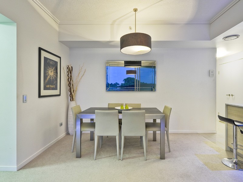 10306/8 Harbour Road, Hamilton QLD 4007