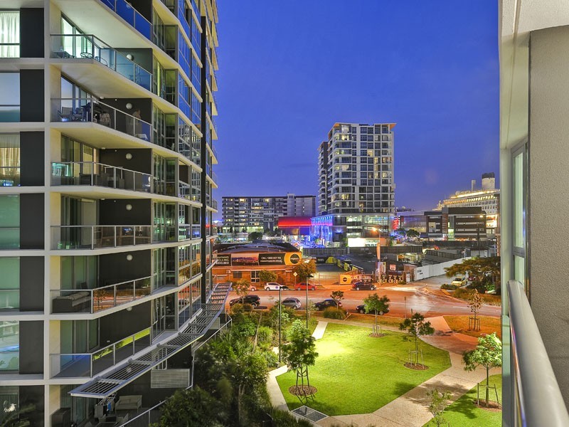 10306/8 Harbour Road, Hamilton QLD 4007