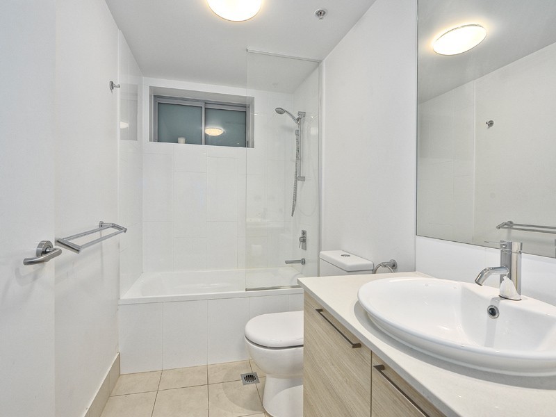 10306/8 Harbour Road, Hamilton QLD 4007