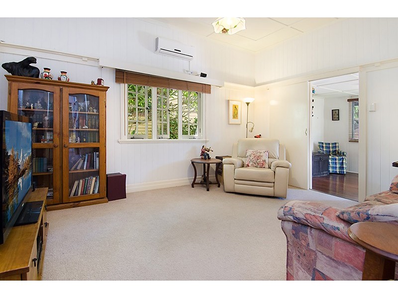 85 Sixth Avenue, Bardon QLD 4065