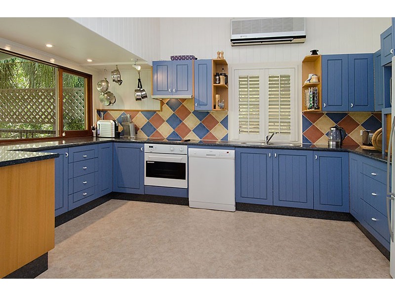 85 Sixth Avenue, Bardon QLD 4065