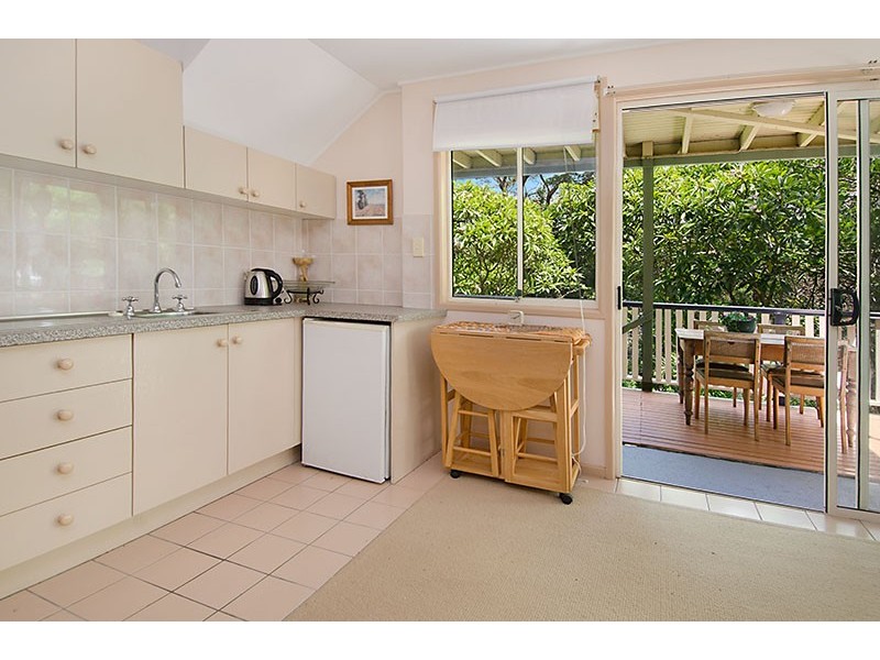 85 Sixth Avenue, Bardon QLD 4065