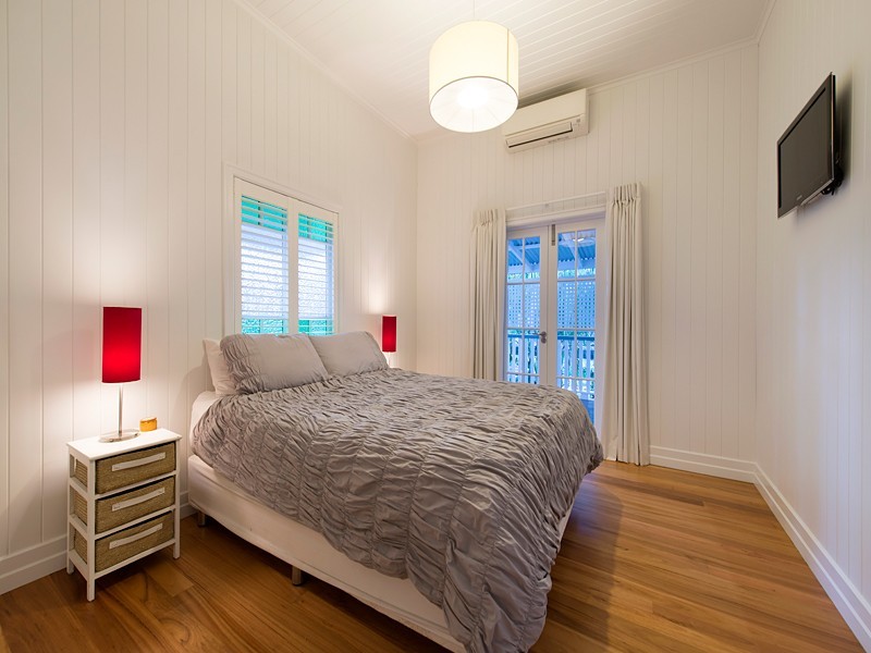 24 Walker Avenue, Teneriffe QLD 4005