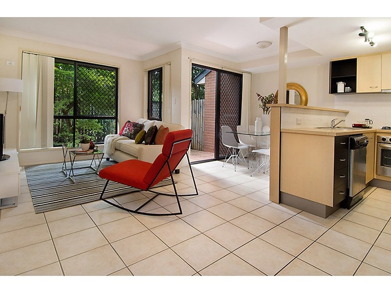 16/90 Chester Road, Annerley QLD 4103