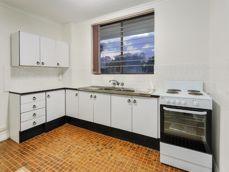 2/17 LLEWELLYN STREET, New Farm QLD 4005